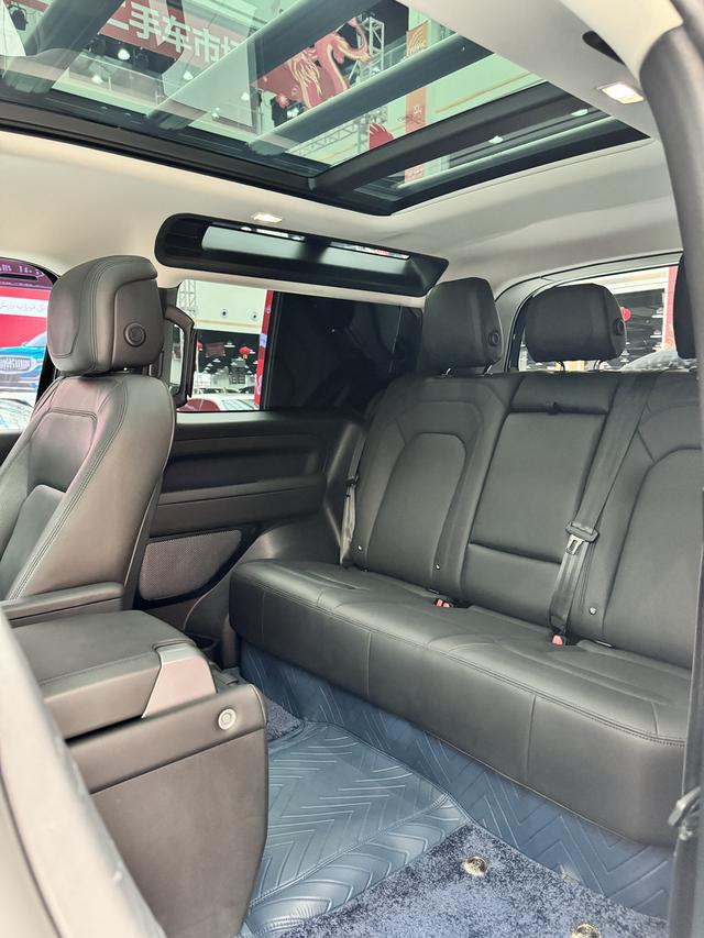 Land Rover Defender 2023, фото 15
