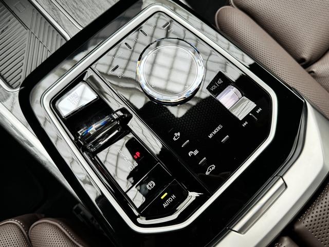 BMW 7 2023, фото 17