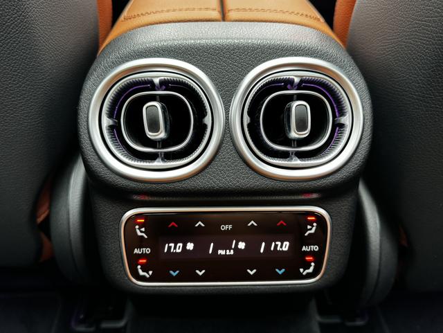 Mercedes-Benz GLC 2023, фото 11