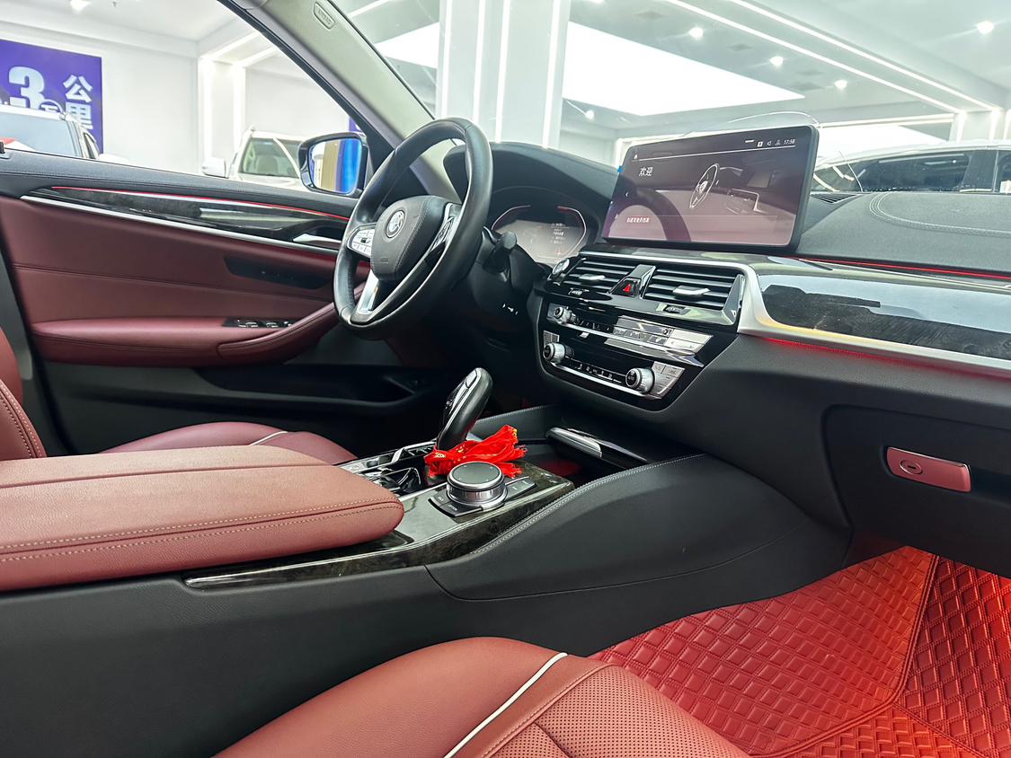 BMW 5 2021, фото 16