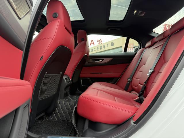 Jaguar XEL 2024, фото 7