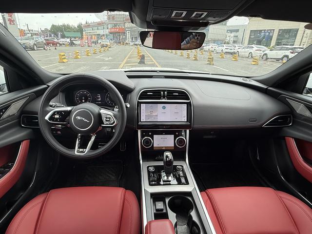 Jaguar XEL 2024, фото 9
