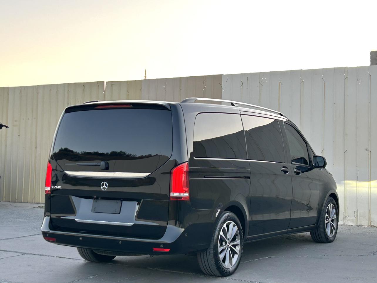 Mercedes-Benz V-Class 2022, фото 8
