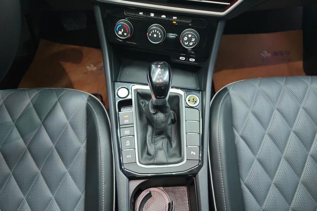 Volkswagen Jetta 2025, фото 16