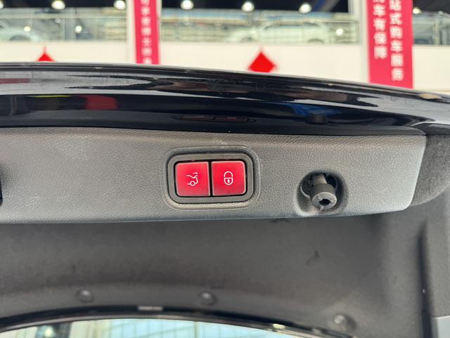 Mercedes-Benz E-Class 2023, фото 11