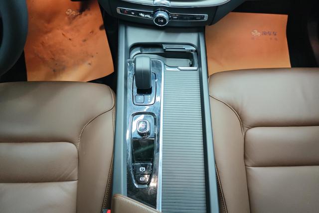 Volvo XC60 2023, фото 16