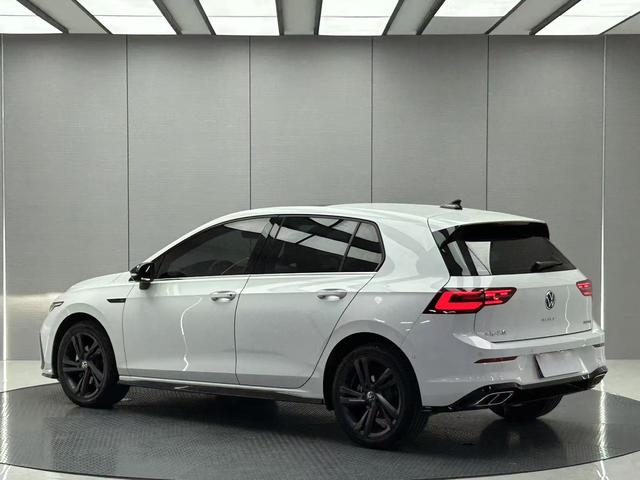 Volkswagen Golf 2023, фото 3