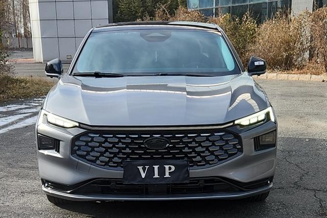Ford Mondeo 2023, фото 2