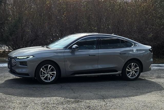 Ford Mondeo 2023, фото 3