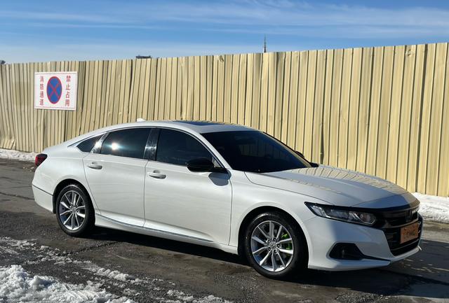 Honda Accord 2022, фото 3
