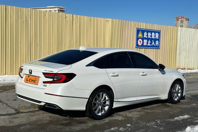 Honda Accord 2022, фото 11