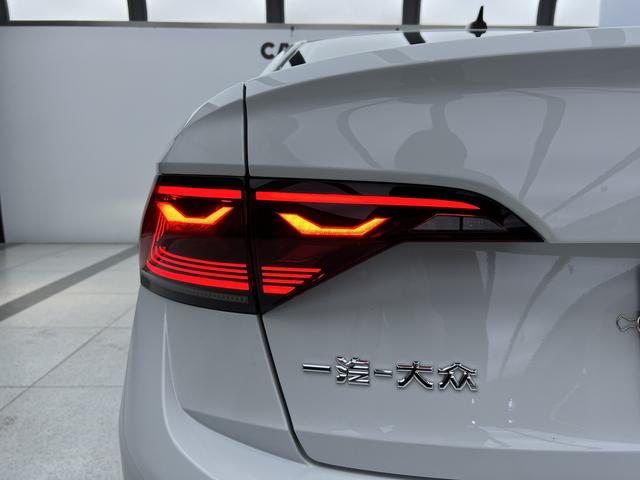 Volkswagen Jetta 2023, фото 6