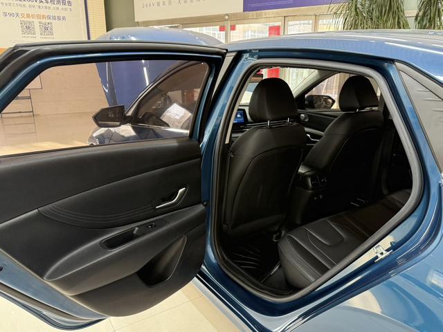 Hyundai Elantra 2022, фото 17