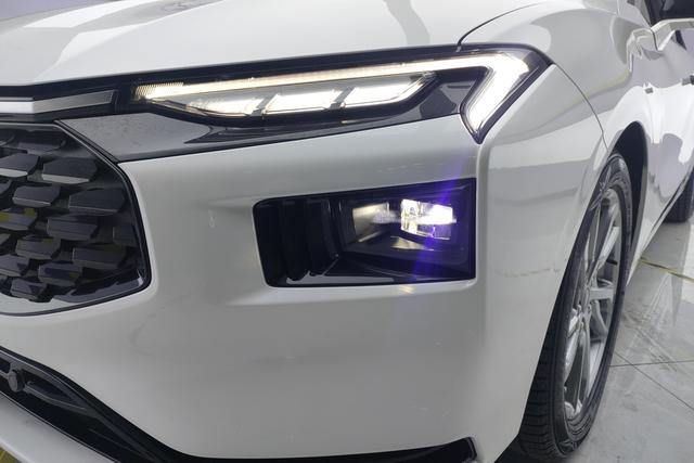 Ford Mondeo 2023, фото 2