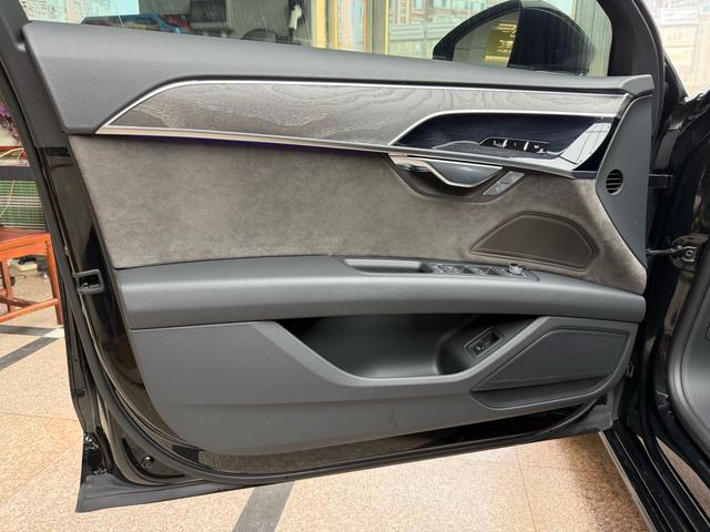 Audi A8 2021, фото 14