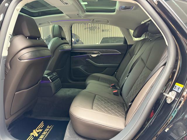Audi A8 2021, фото 16