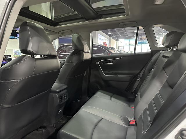 Toyota RAV4 2023, фото 5