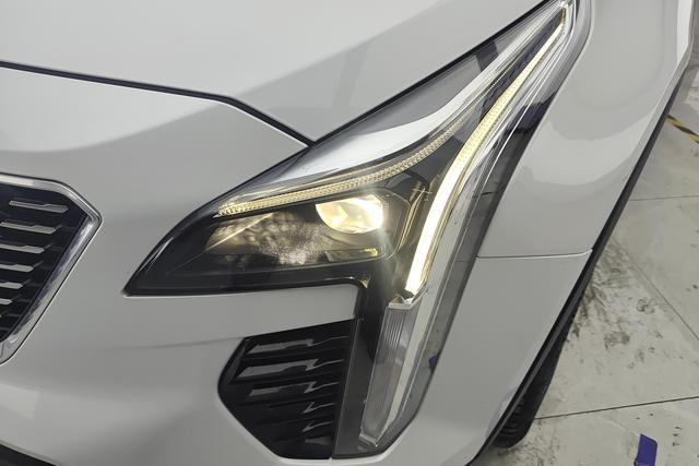Cadillac XT4 2022, фото 2
