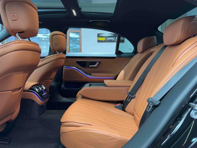 Mercedes-Benz S-Class 2024, фото 17