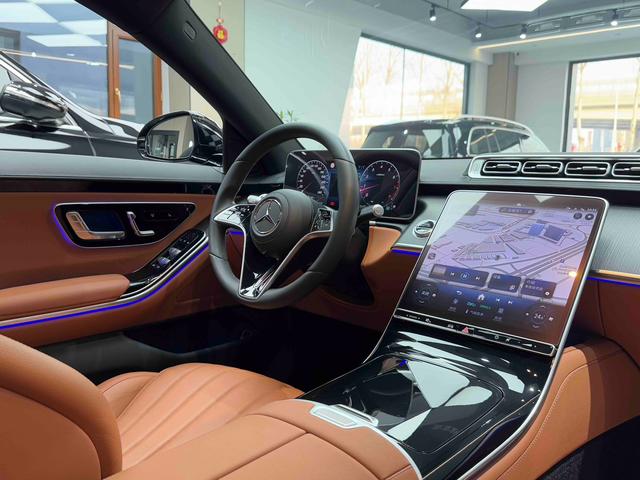 Mercedes-Benz S-Class 2024, фото 19