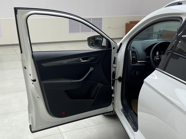 Skoda Karoq 2023, фото 12