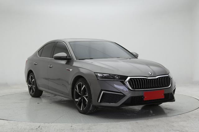 Skoda Octavia 2022, фото 3