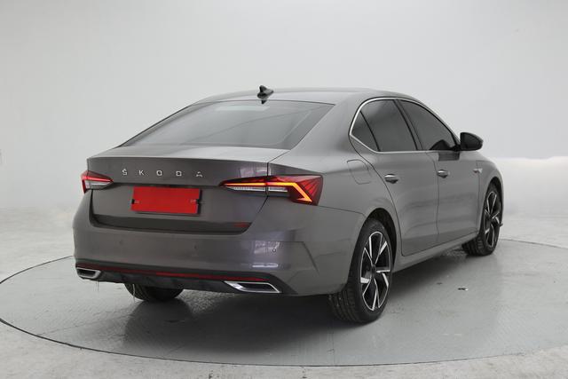 Skoda Octavia 2022, фото 4