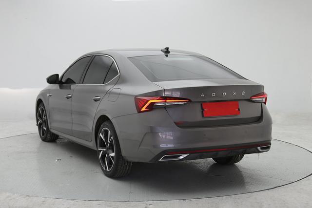 Skoda Octavia 2022, фото 6