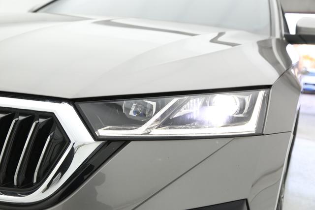 Skoda Octavia 2022, фото 9