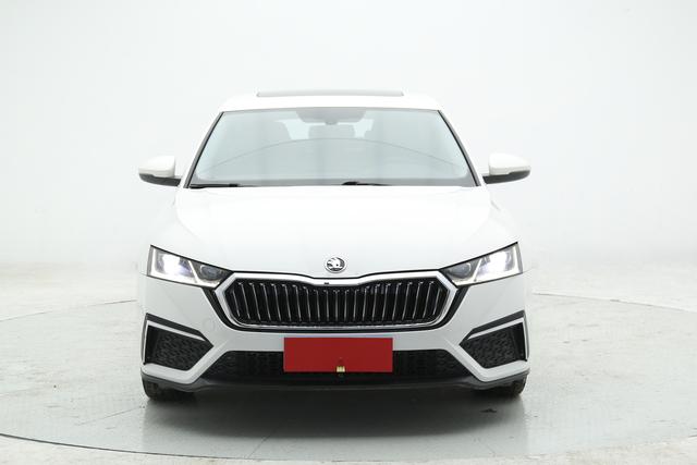 Skoda Octavia 2022, фото 2