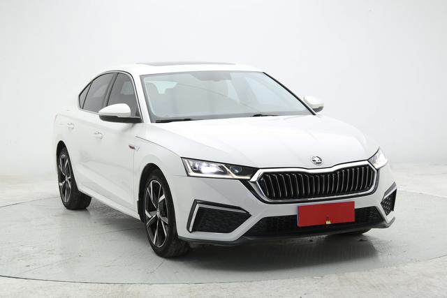 Skoda Octavia 2022, фото 3