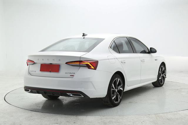 Skoda Octavia 2022, фото 6