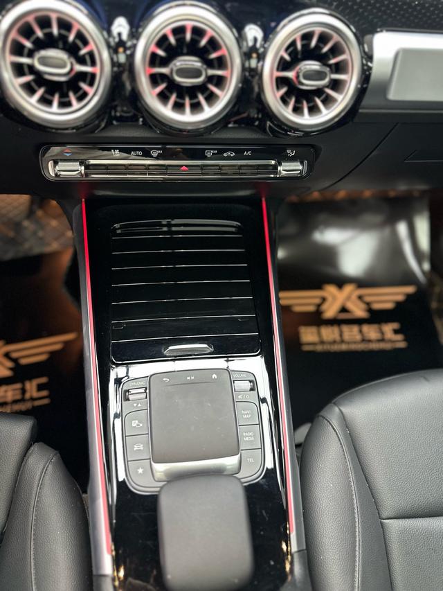 Mercedes-Benz GLB 2024, фото 12