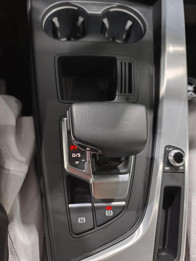 Audi A4L 2022, фото 14