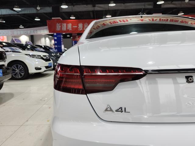 Audi A4L 2022, фото 16