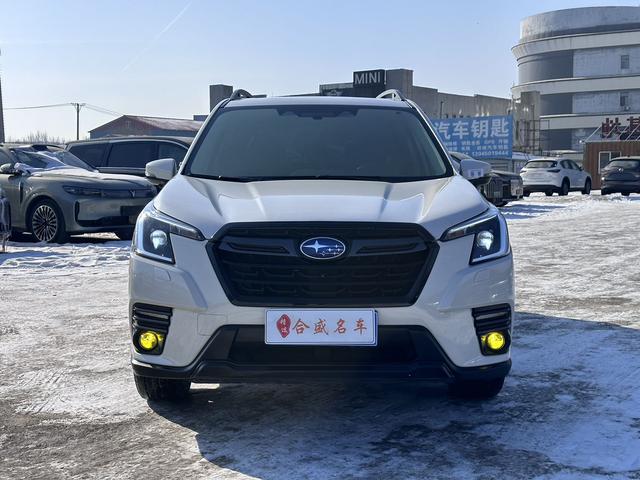 Subaru Forester 2022, фото 2