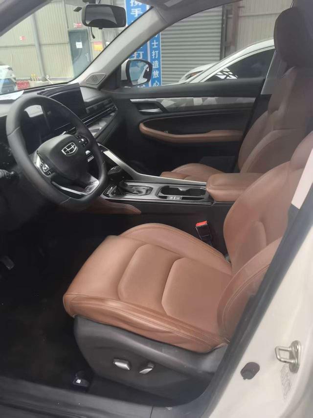Geely Emgrand X6 2021, фото 13