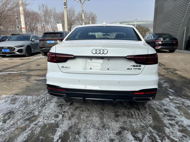 Audi A4L 2023, фото 5