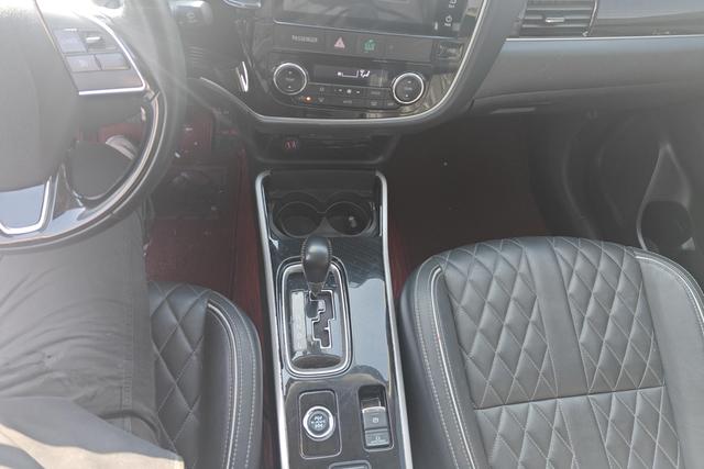 Mitsubishi Outlander 2021, фото 16