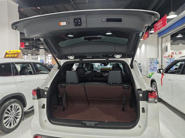 Toyota Crown 2024, фото 14
