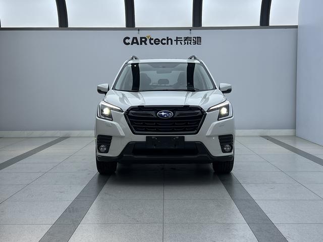 Subaru Forester 2022, фото 2