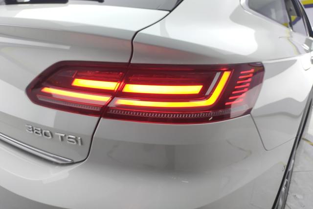 Volkswagen CC 2023, фото 8