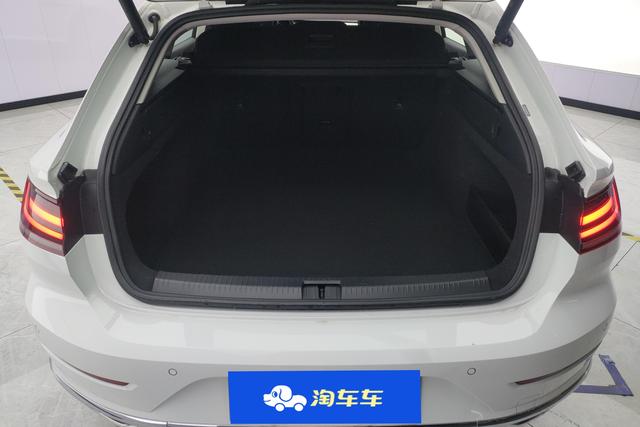 Volkswagen CC 2023, фото 11