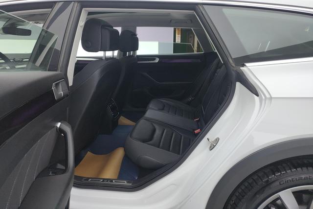 Volkswagen CC 2023, фото 13