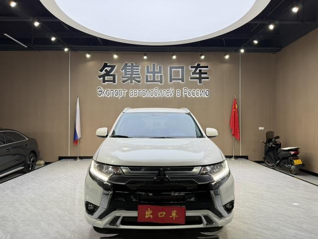 Mitsubishi Outlander 2021, фото 2