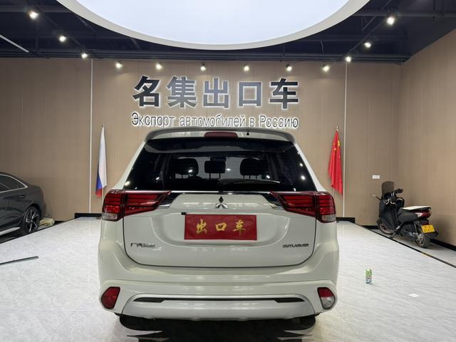 Mitsubishi Outlander 2021, фото 5
