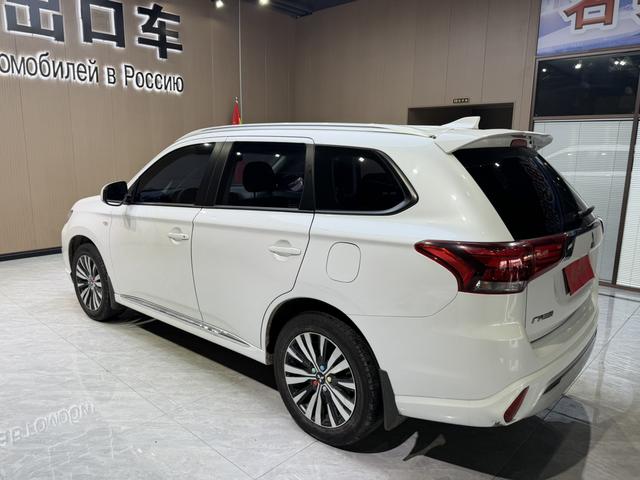 Mitsubishi Outlander 2021, фото 6
