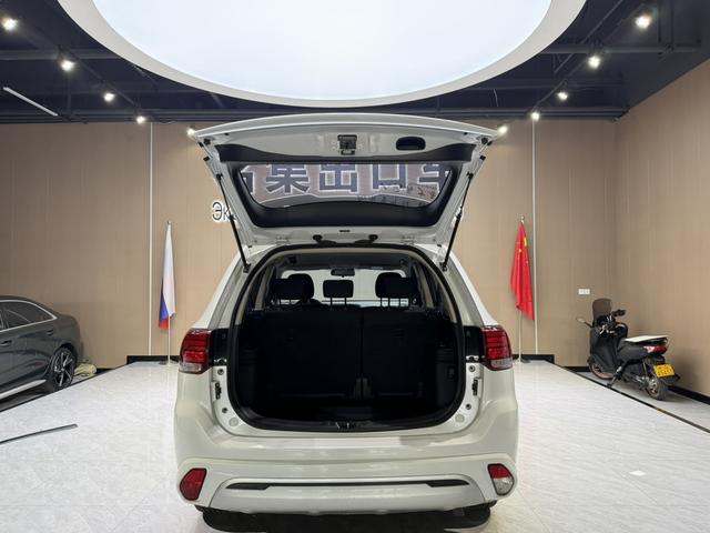 Mitsubishi Outlander 2021, фото 8
