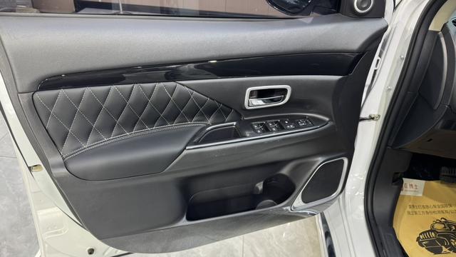 Mitsubishi Outlander 2021, фото 11