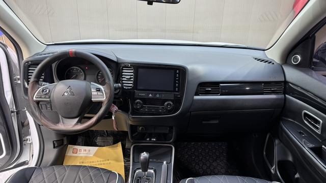 Mitsubishi Outlander 2021, фото 16